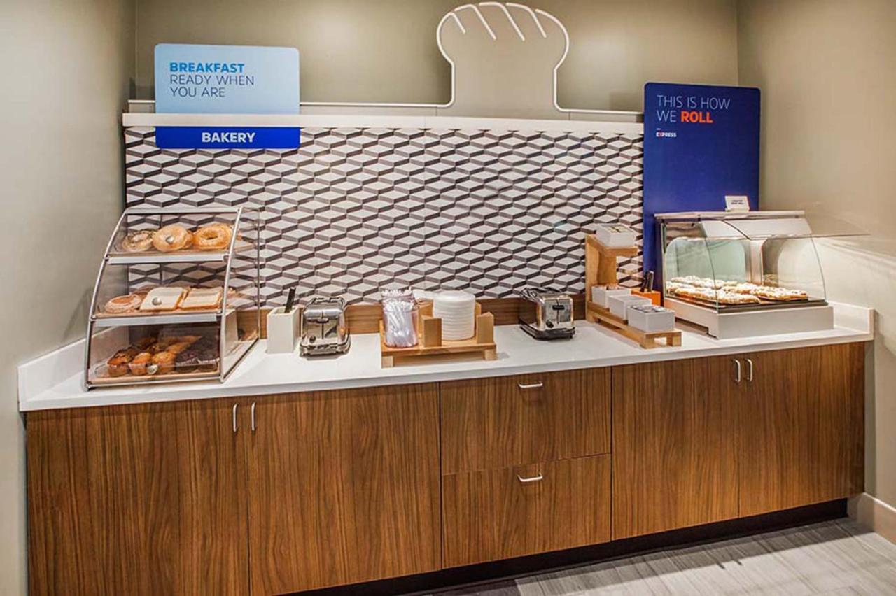 Holiday Inn Express & Suites Kelowna - East By Ihg Εξωτερικό φωτογραφία