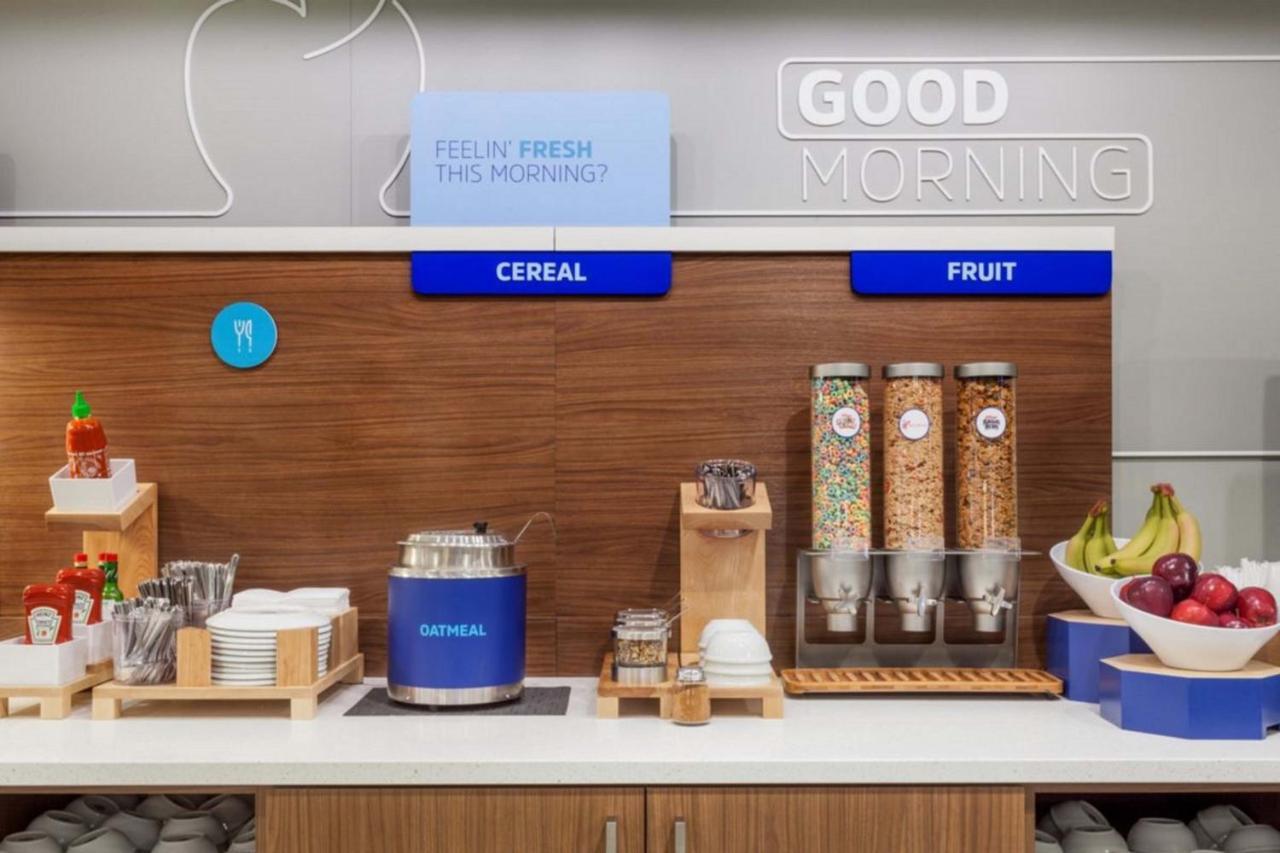 Holiday Inn Express & Suites Kelowna - East By Ihg Εξωτερικό φωτογραφία